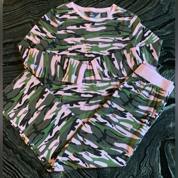 guide gear Other - Guide gear pink camo size Medium outfit
